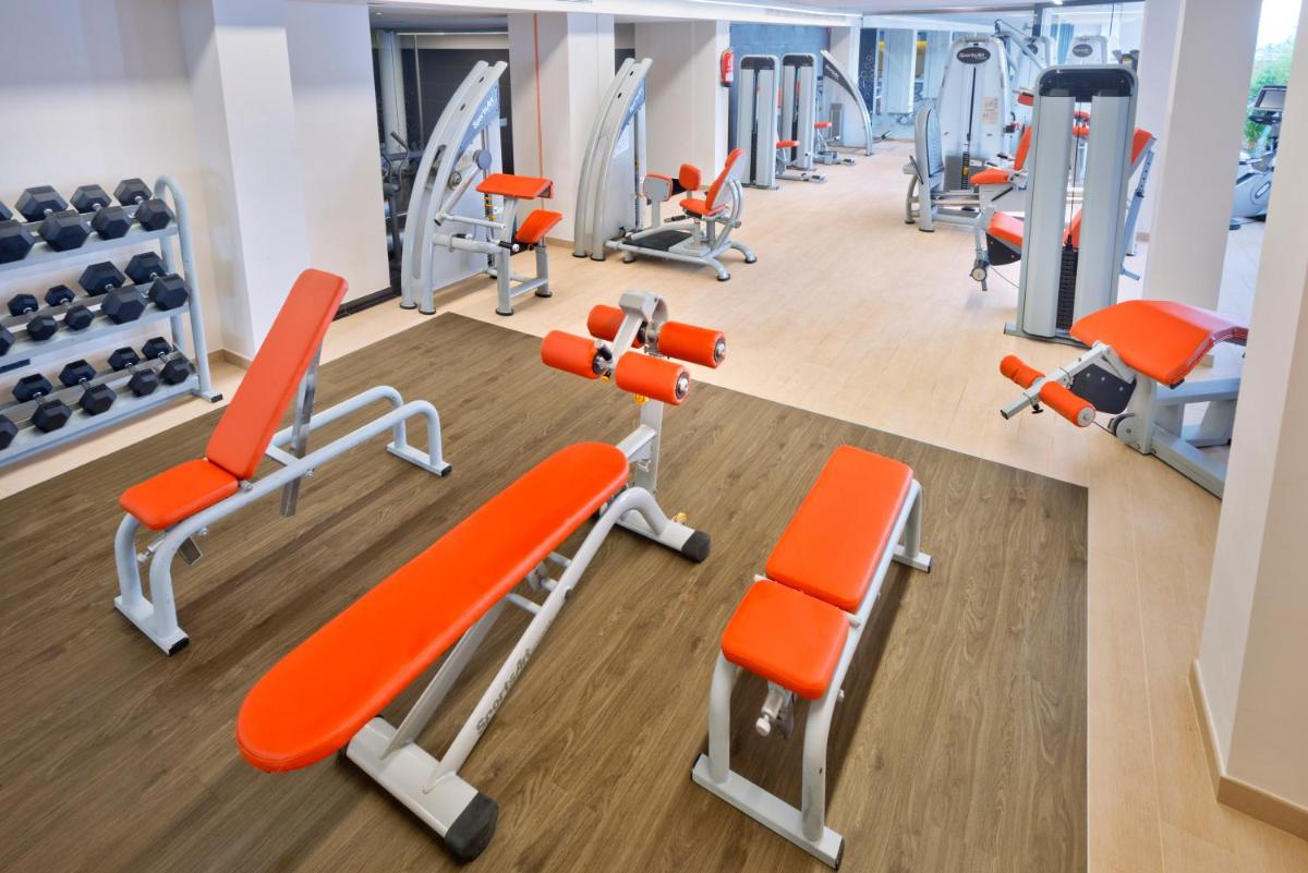 Gimnasio o instalaciones de fitness de AQUA Hotel Aquamarina & Spa