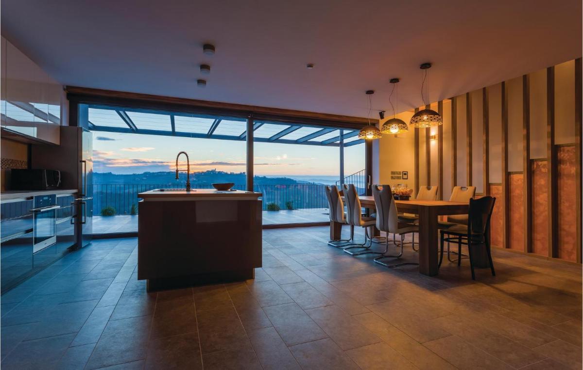 Gorgeous Home In Dobrovo V Brdih - Housity