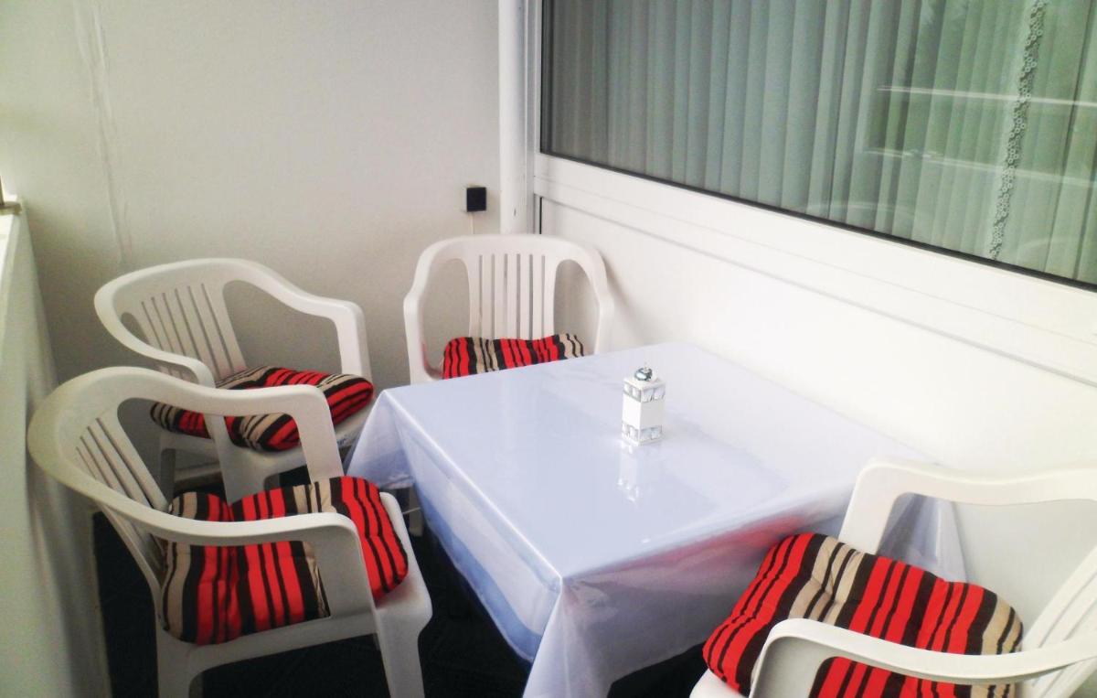 2 Bedroom Cozy Apartment In Goslar - Housity