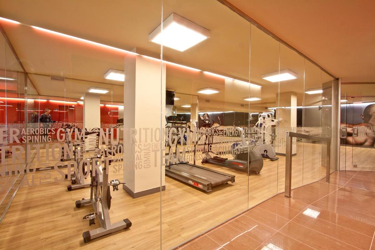 Gimnasio o instalaciones de fitness de AQUA Hotel Promenade & Spa 4Sup