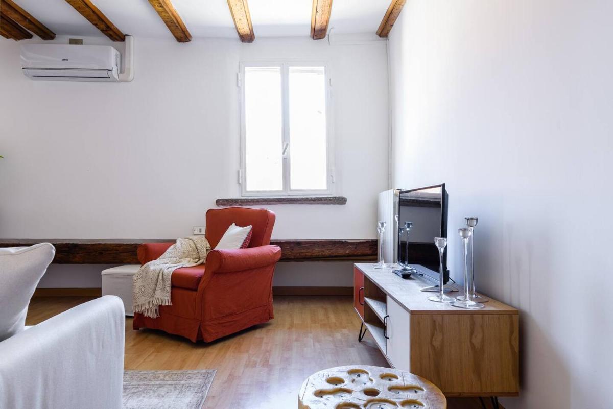 ALTIDO Cozy Apt for 4 close to Basilica di Sant'Ambrogio - Housity