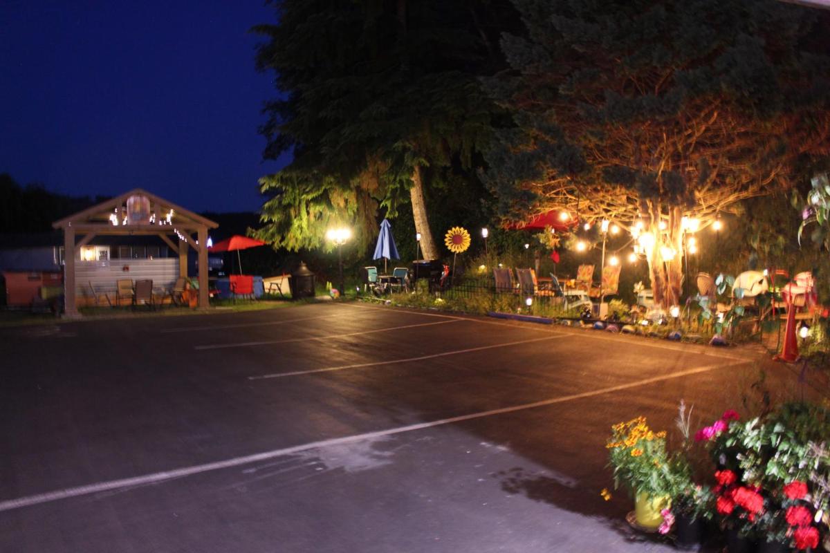 Shiny Motel - Housity