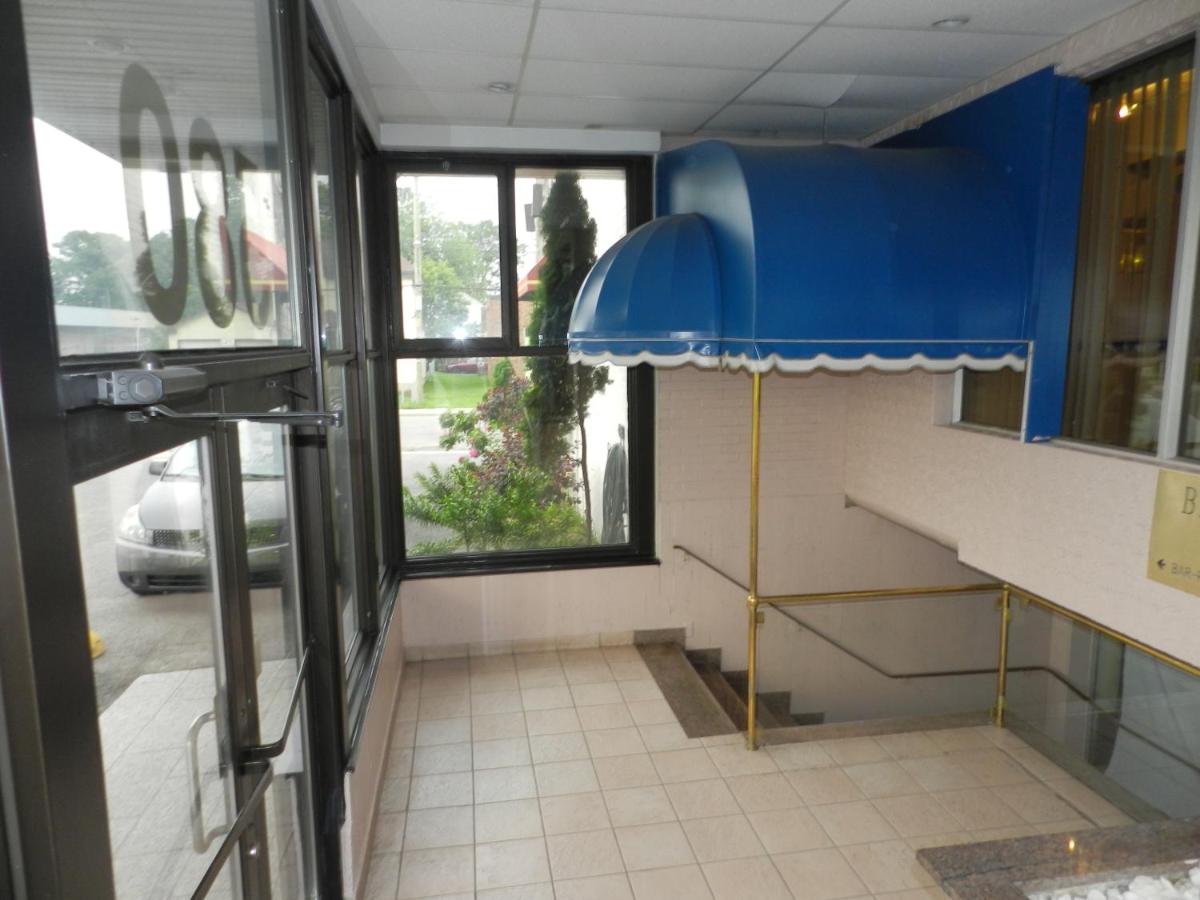 L'Auberge de l'Aeroport Inn - Housity