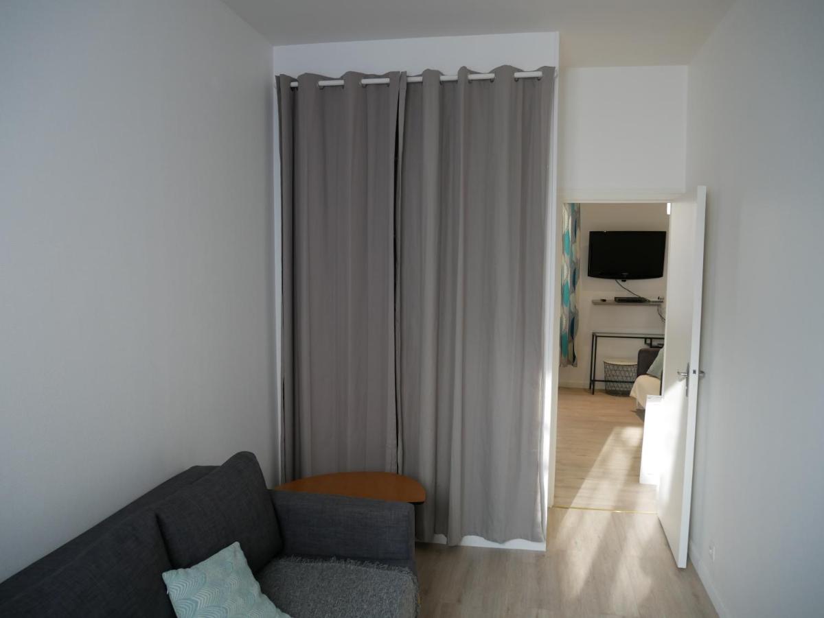Modern 1 bedroom apartment near the metro. - Housity