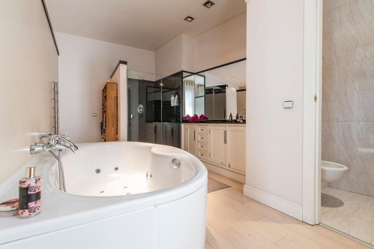 CINEMA EXCLUSIVE - SOL II COLLECTION - ElevenHost - Housity