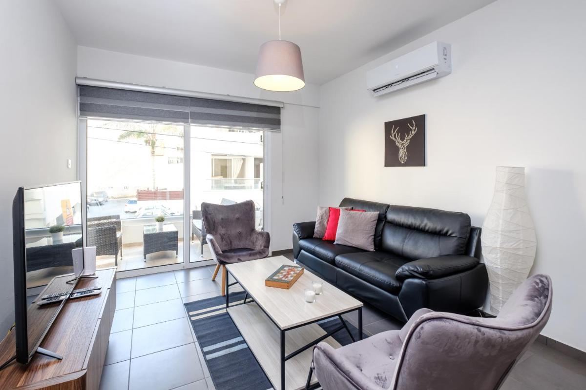 BOOK ME NOW Central Flat - Housity