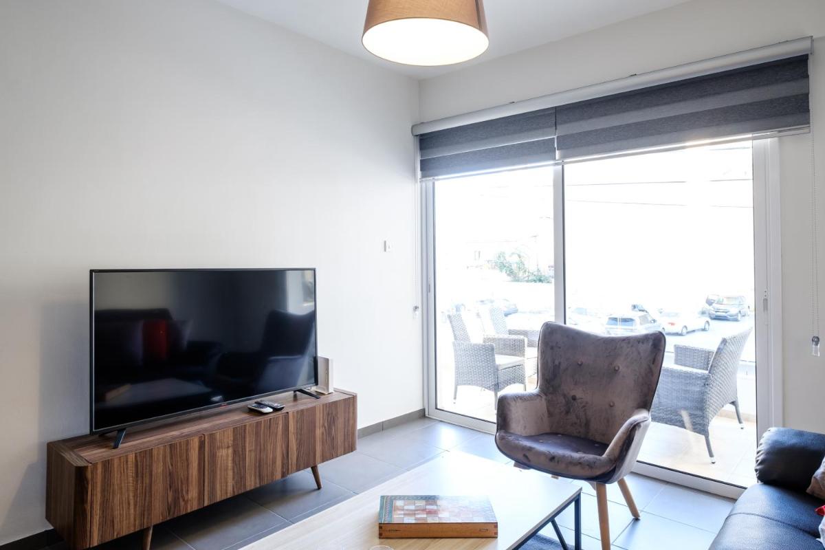 BOOK ME NOW Central Flat - Housity