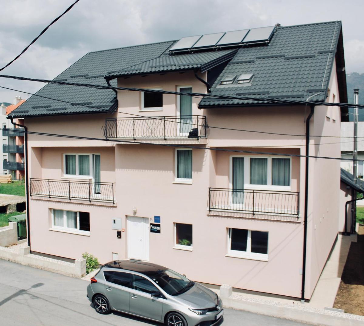 Falling Lakes Hostel - Housity