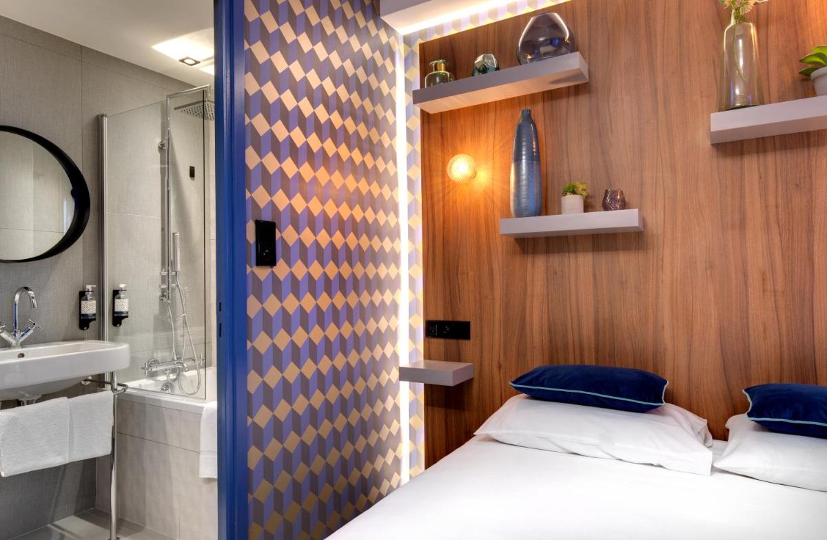 Un ou plusieurs lits dans un hébergement de l'établissement Hôtel Montmorency & Spa