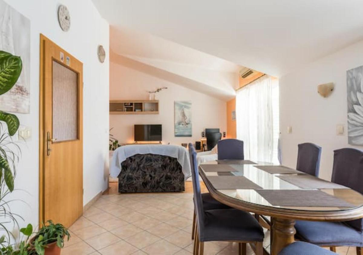 Apartman Delic - Housity