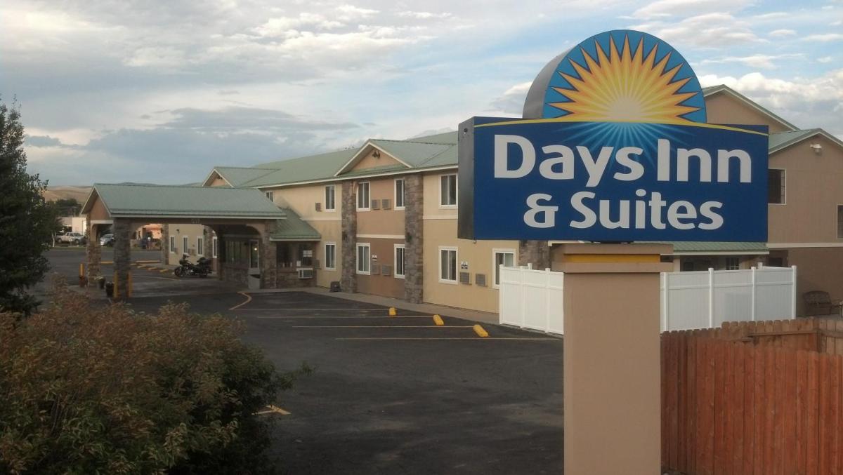 Days Inn & Suites by Wyndham Gunnison - Housity