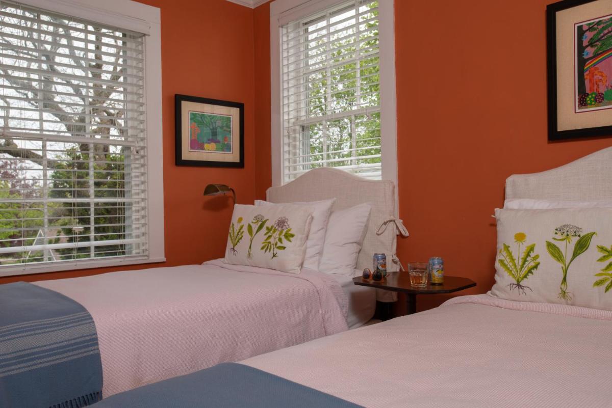 Village Inn - Housity