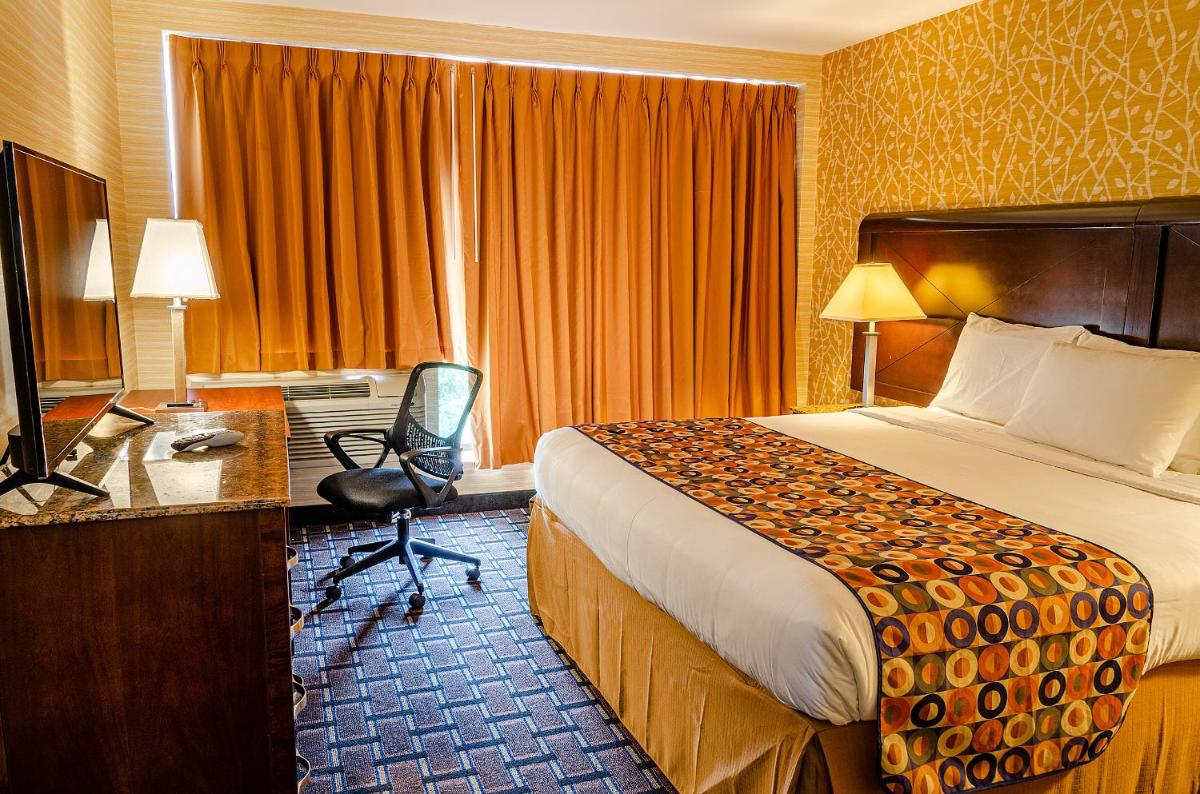 Elmhurst Hotel - Housity