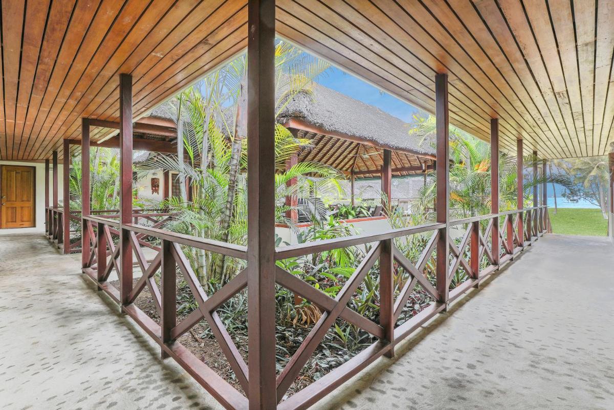 Beachfront Resort - Housity