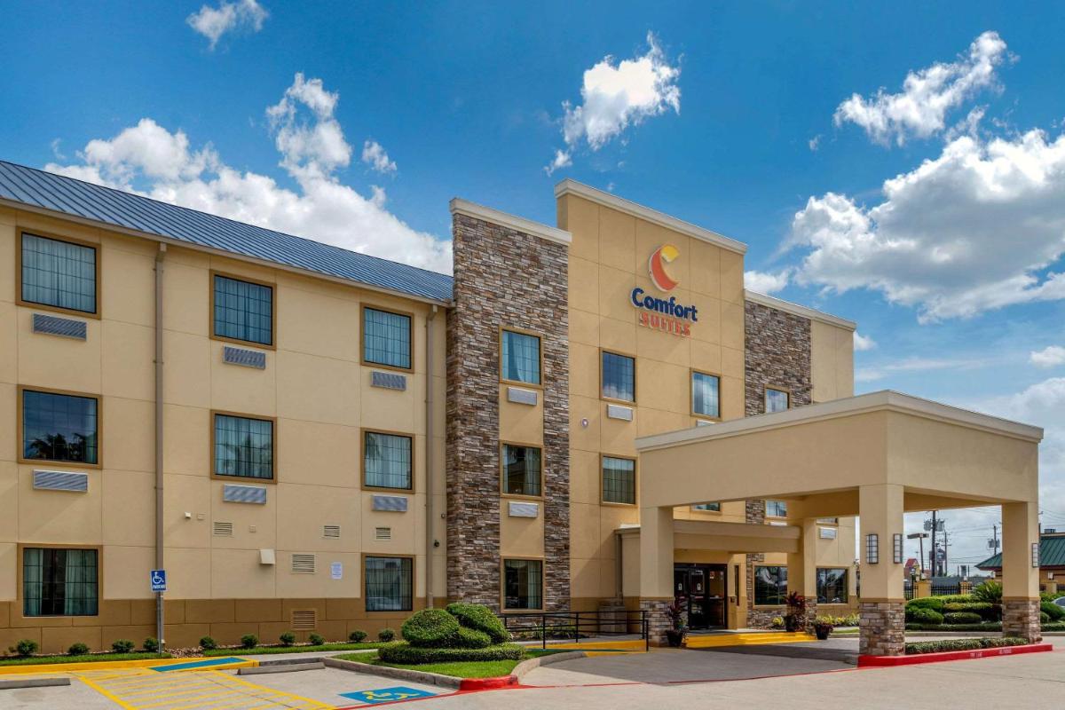 Comfort Suites Baytown I - 10 - Housity