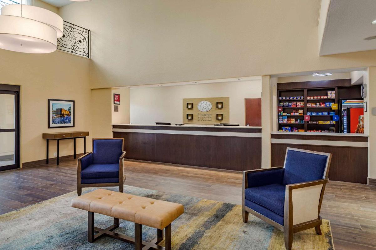 Comfort Suites Baytown I - 10 - Housity