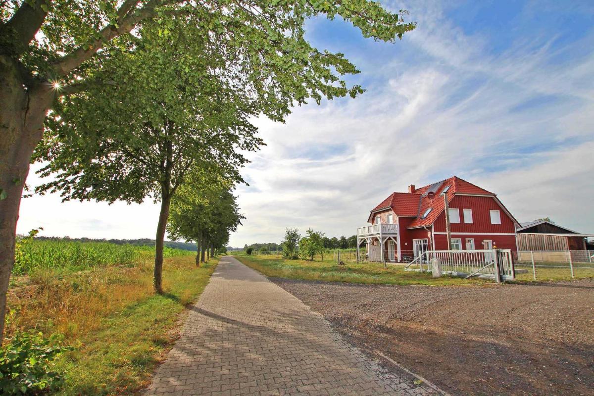Ferienwohnungen auf dem Land Gross Quassow SEE 10170 - Housity