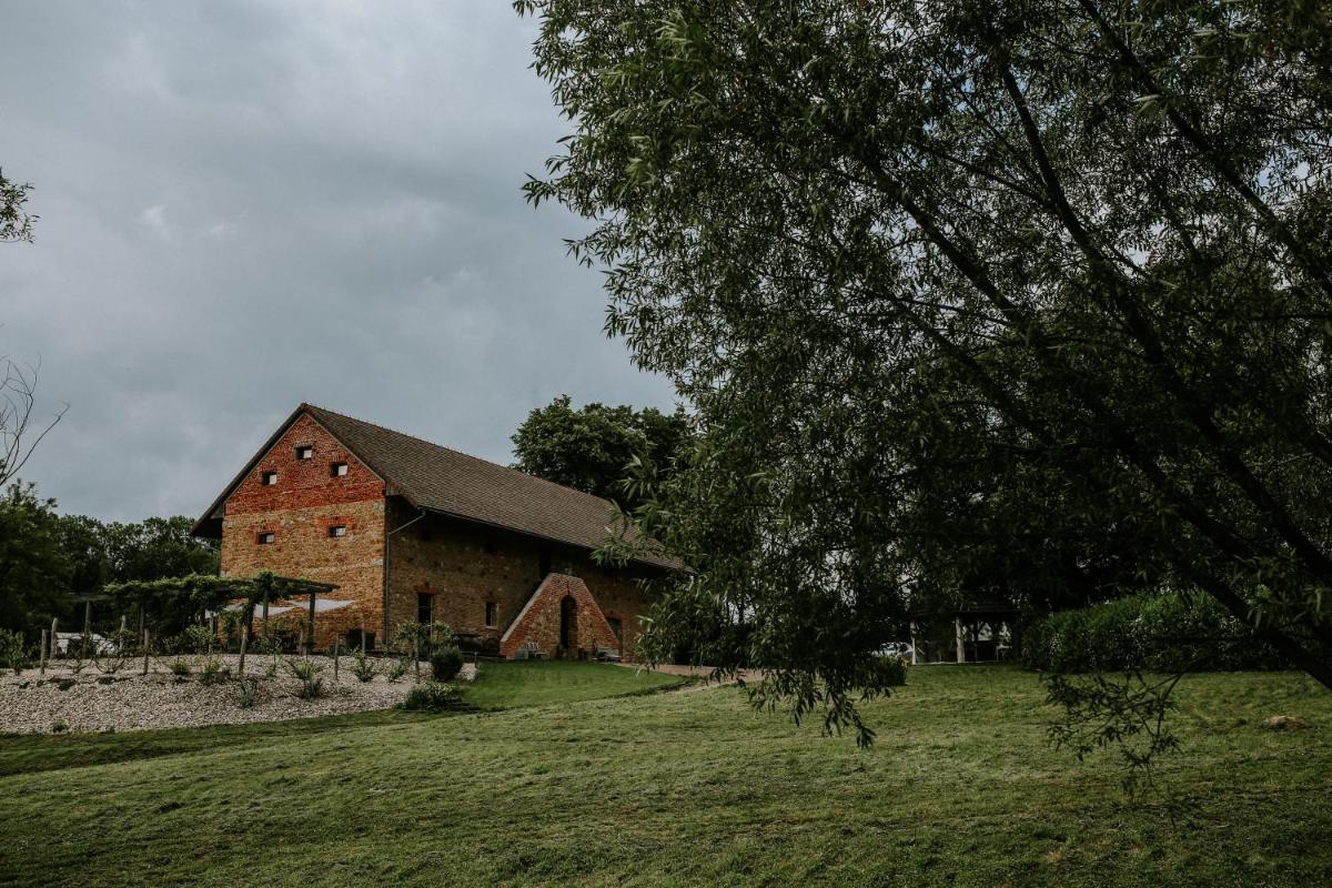 Oaza Leńcze - Dwór Leńcze - Housity