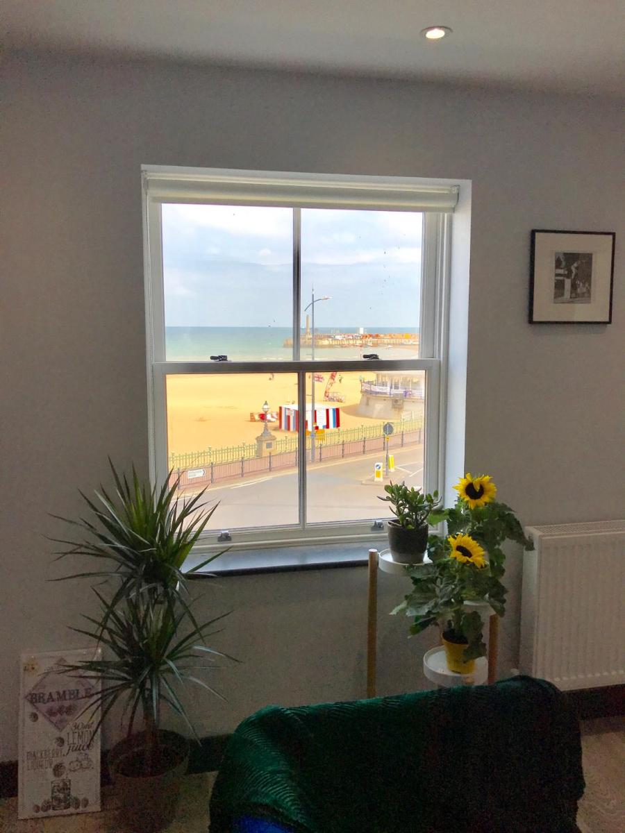 The Sunset Apartment - Margate Beach - By Goldex Coastal Breaks - Housity
