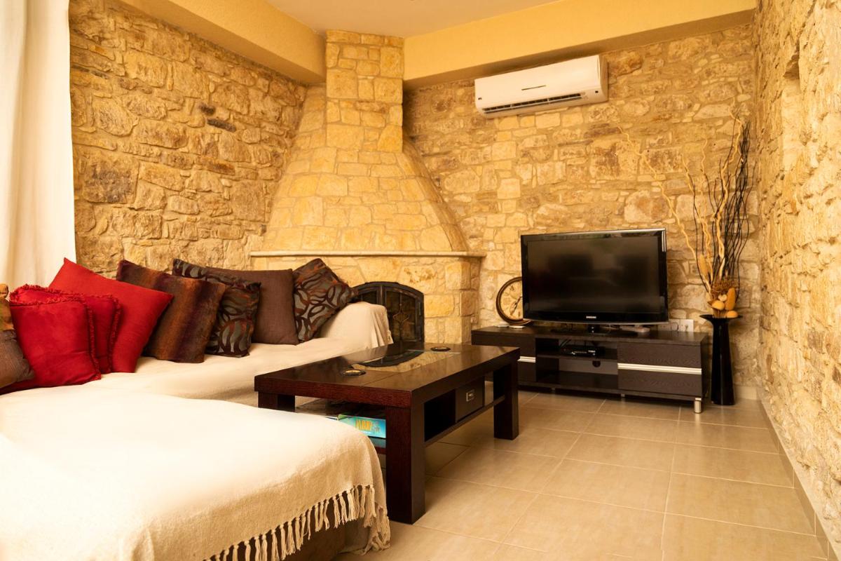 Suitetrails - Salamiou Stone House