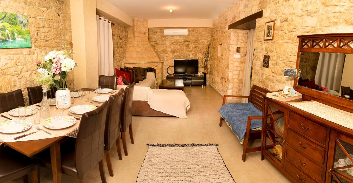 Suitetrails - Salamiou Stone House