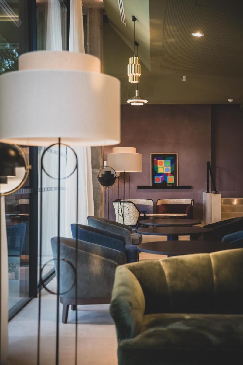 Télévision ou salle de divertissement dans l'établissement Maison Albar Hotels L’Imperator