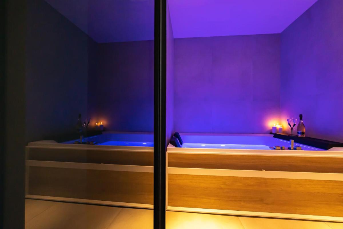 Elite Accommodations & Hydromassage Pool - Housity
