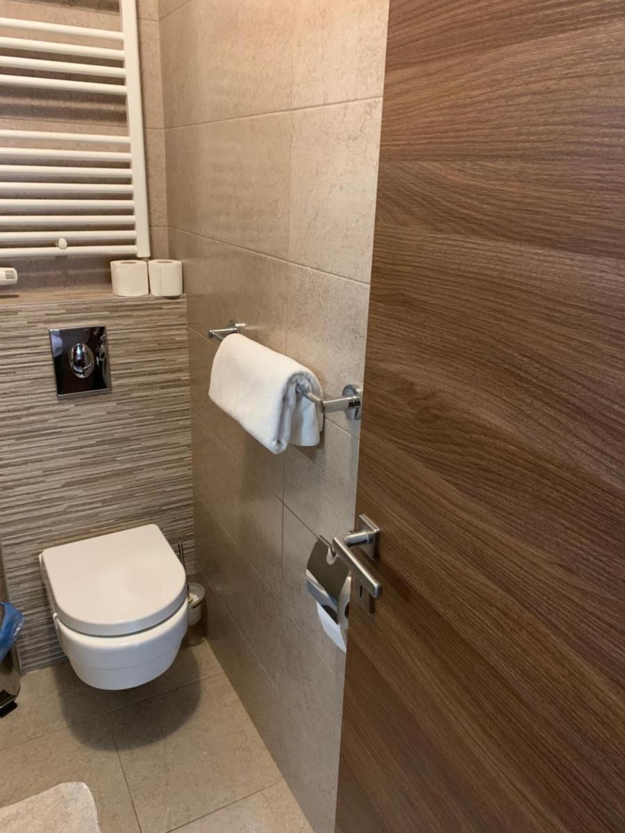 Enter Rooms - Housity