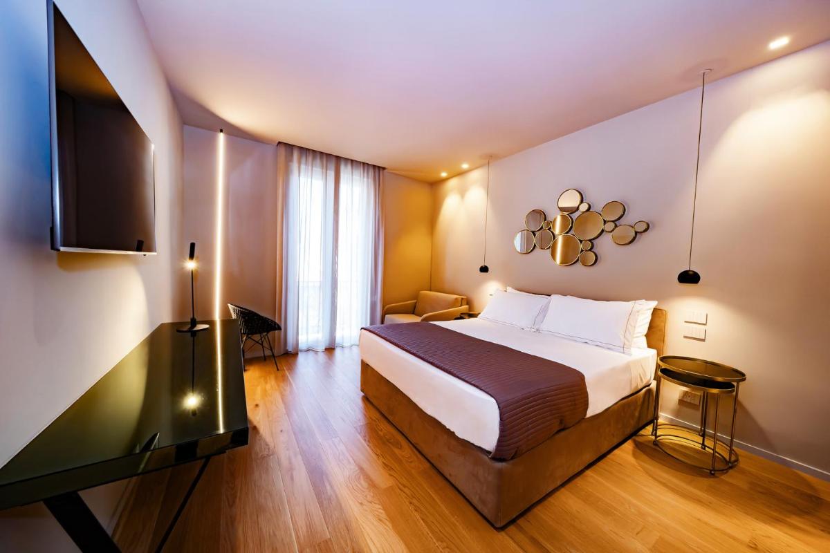 Elite Accommodations & Hydromassage Pool - Housity