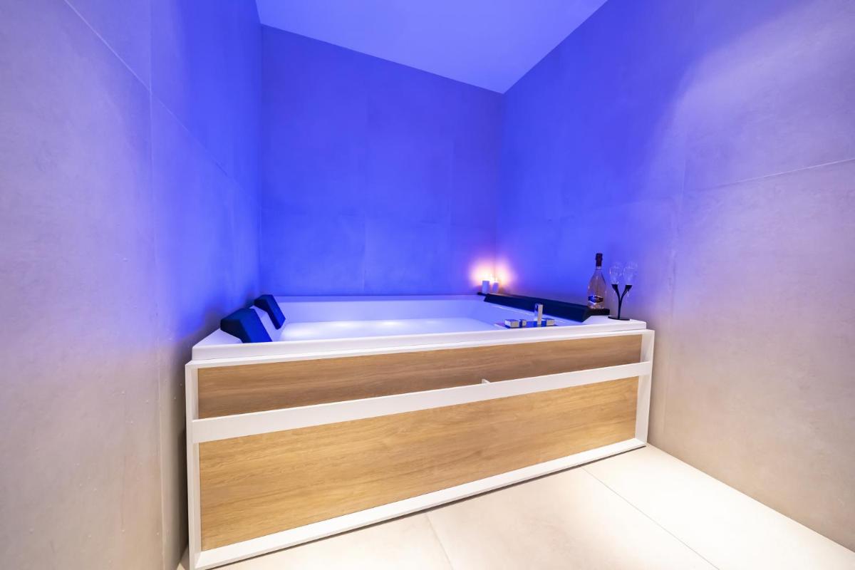Elite Accommodations & Hydromassage Pool - Housity