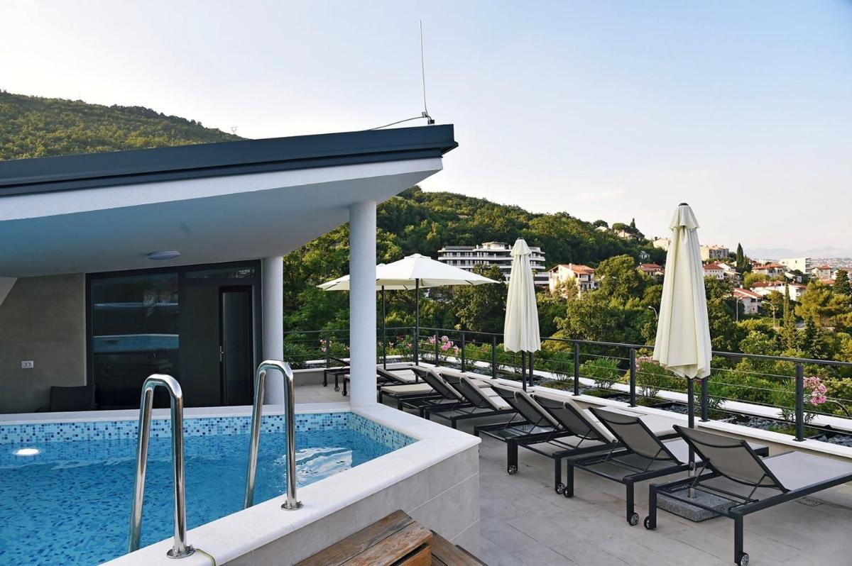 Apartments in Villa Ziza, rooftop swimming pool - Housity