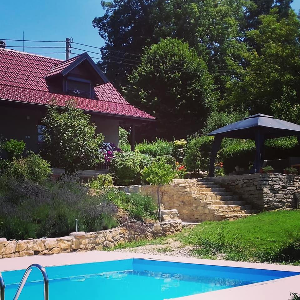 Maja's village house - Housity