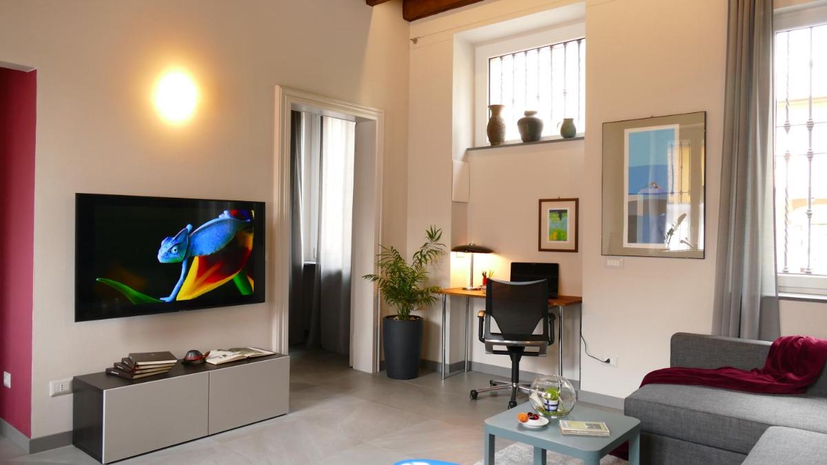 Casa25- Convenient location to Miland Centre & Como Lake! - Housity