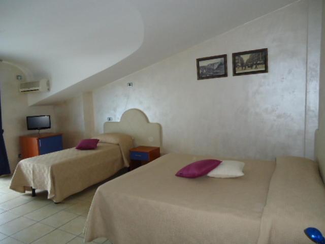 Tea Palace Hotel - Housity