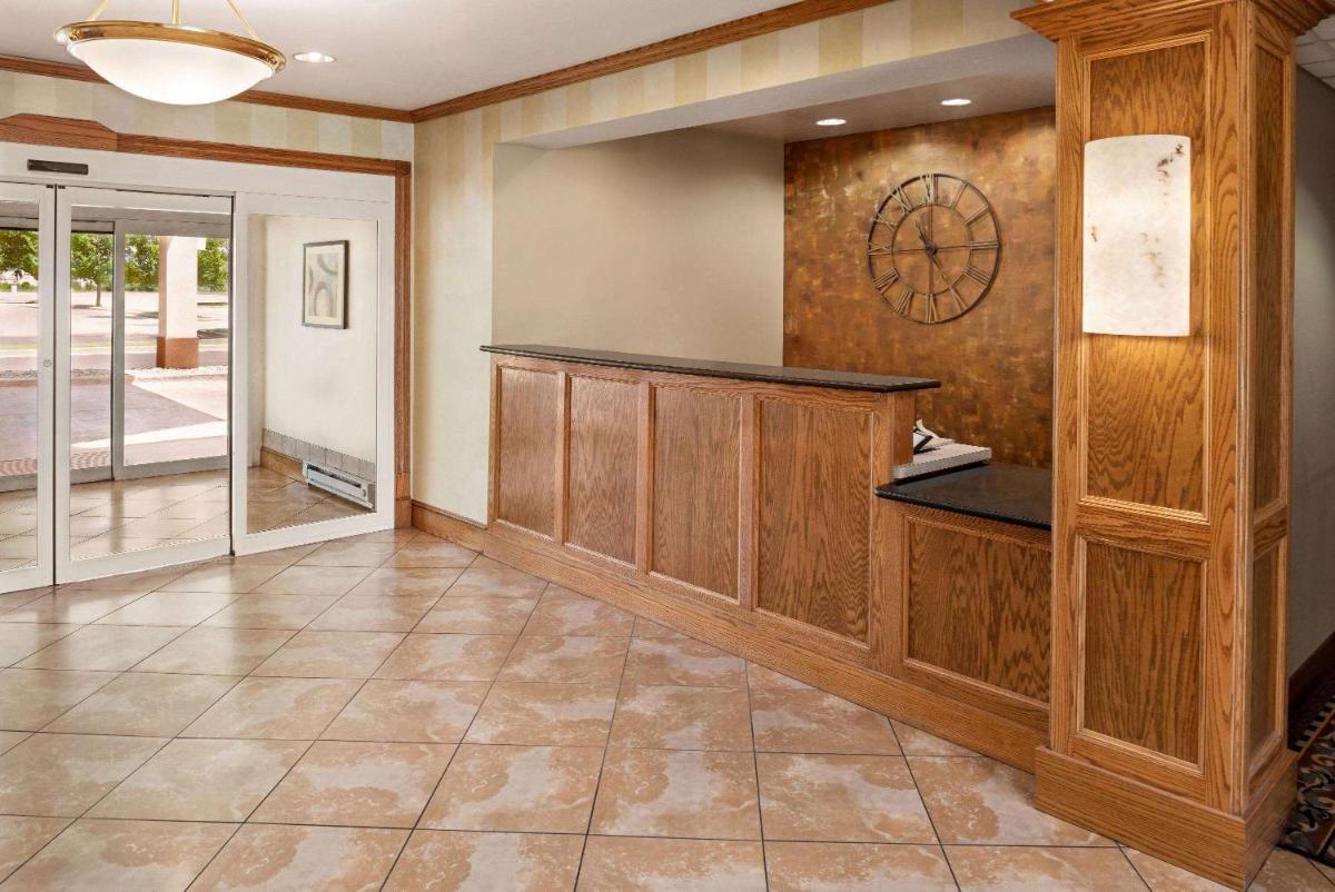 Hawthorn Extended Stay by Wyndham Decatur - Housity