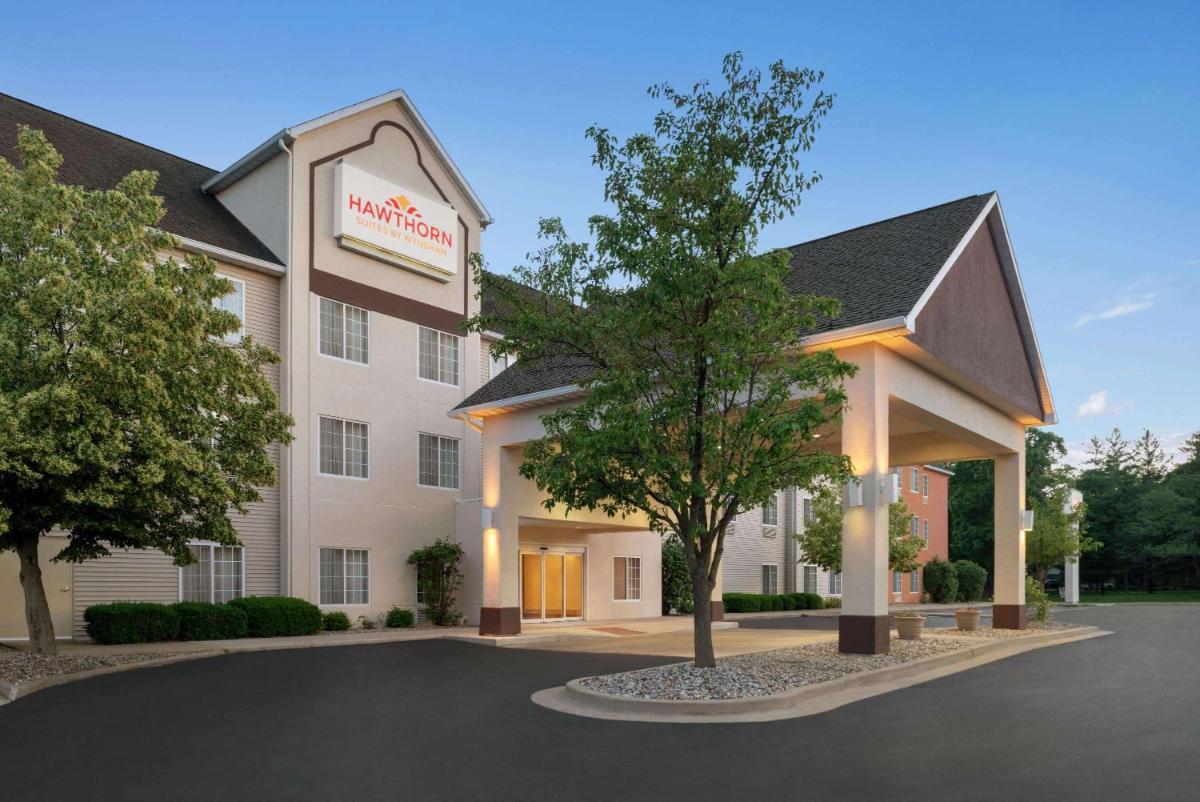 Hawthorn Extended Stay by Wyndham Decatur - Housity