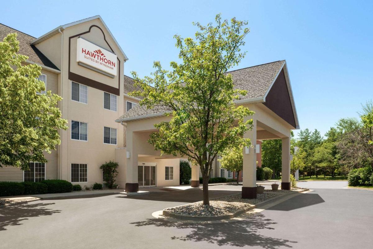 Hawthorn Extended Stay by Wyndham Decatur - Housity