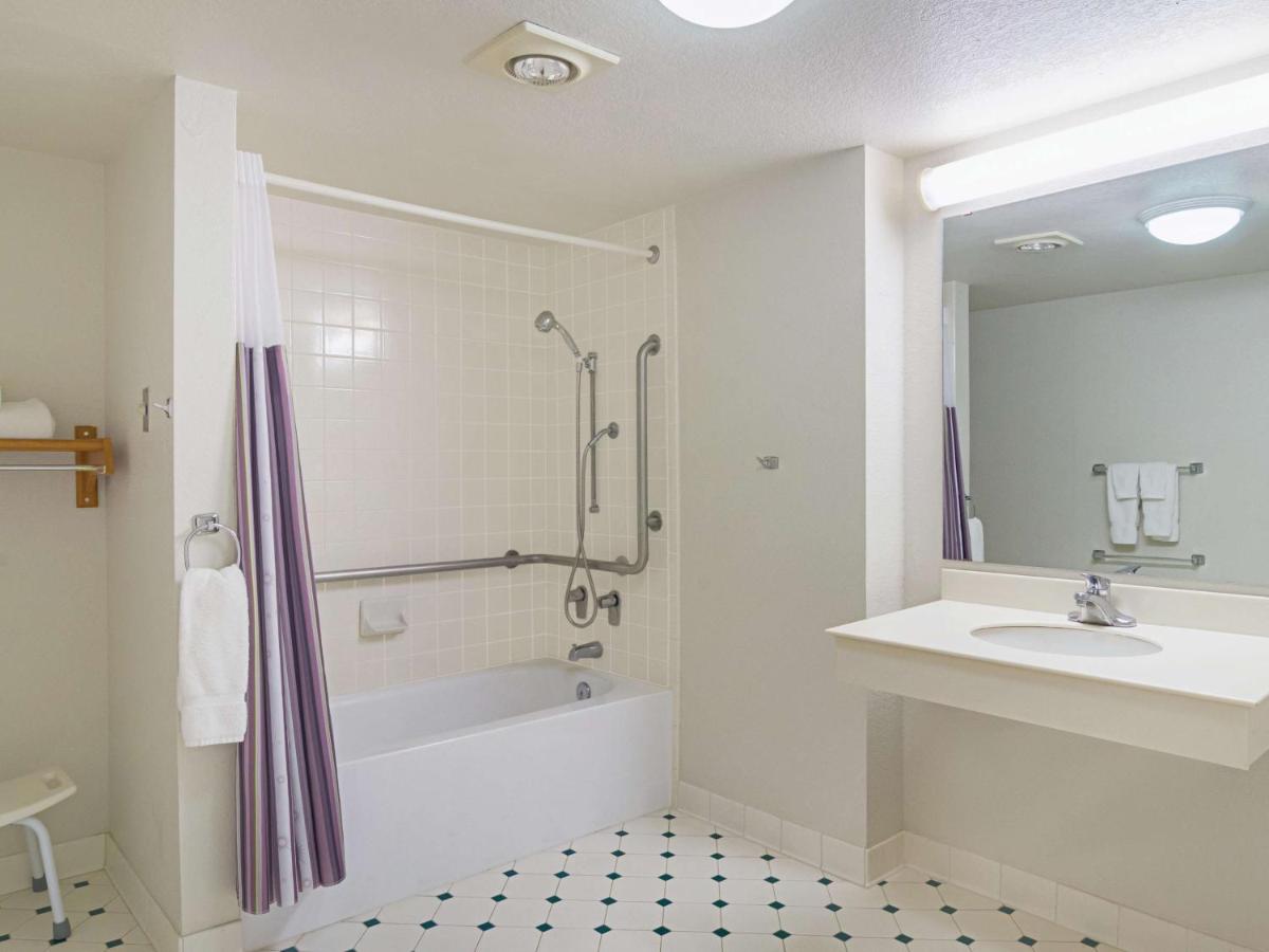 Ramada by Wyndham Westminster Denver - Housity