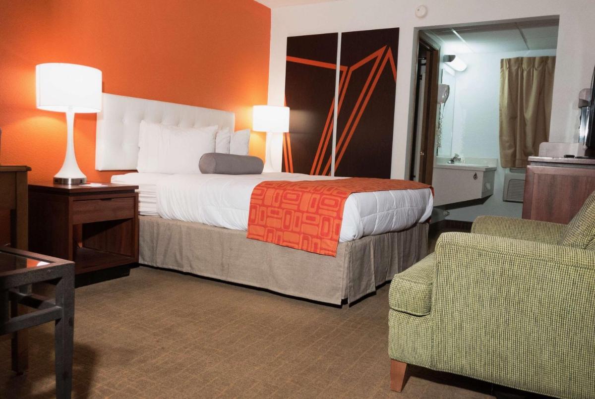 Howard Johnson by Wyndham Waukegan Great Lakes - Housity