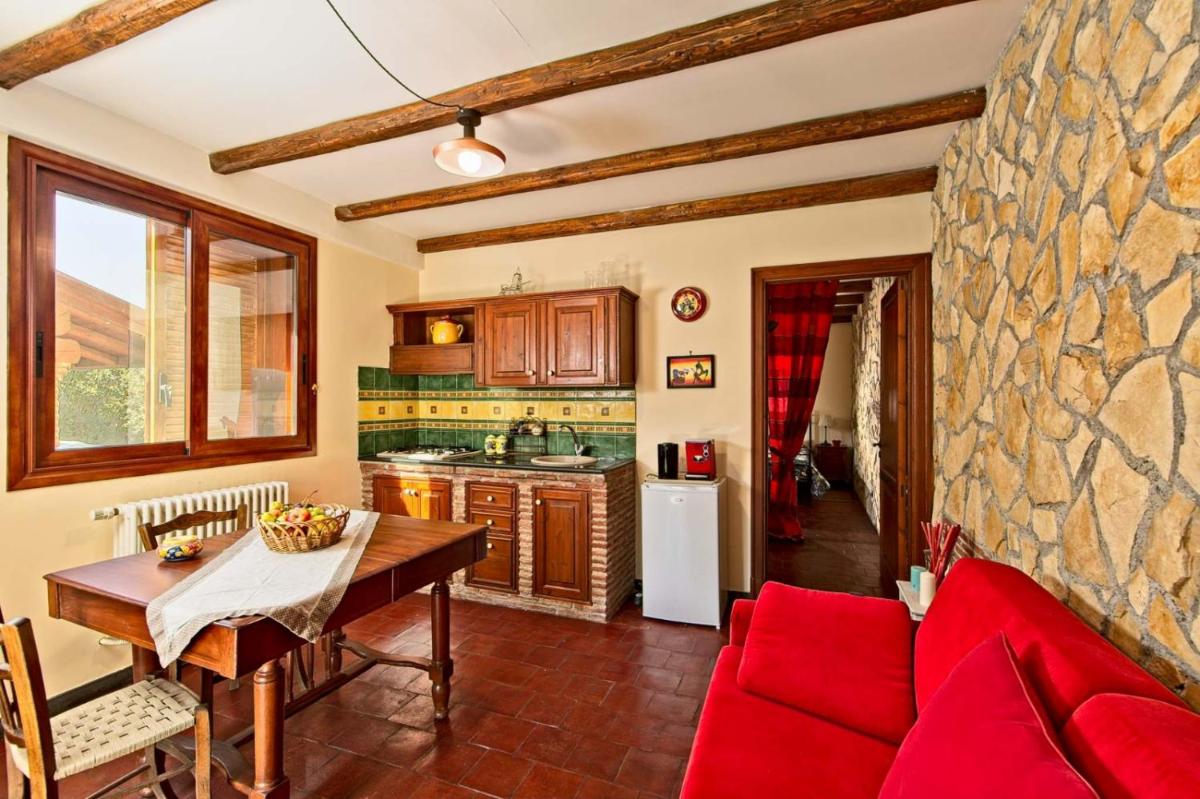 HORSE HOUSE - Housity