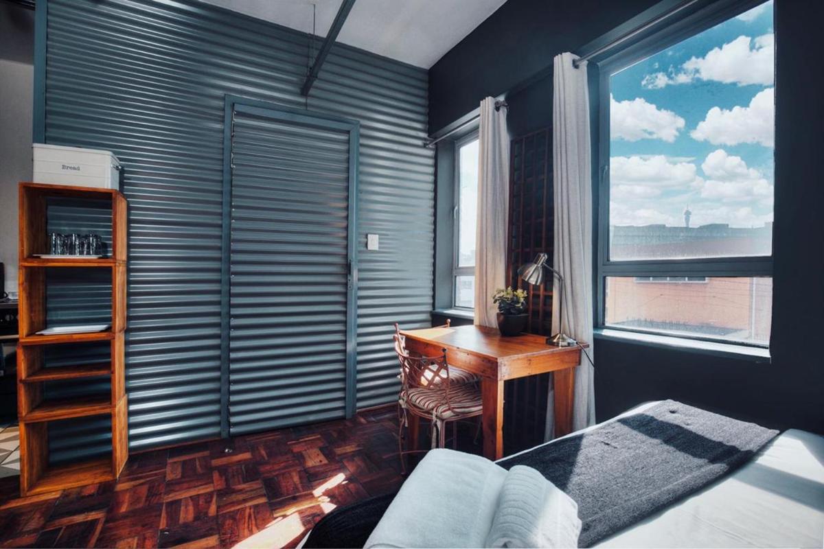 Cozy, Modern Living in Maboneng: Artison Lofts 105 - Housity