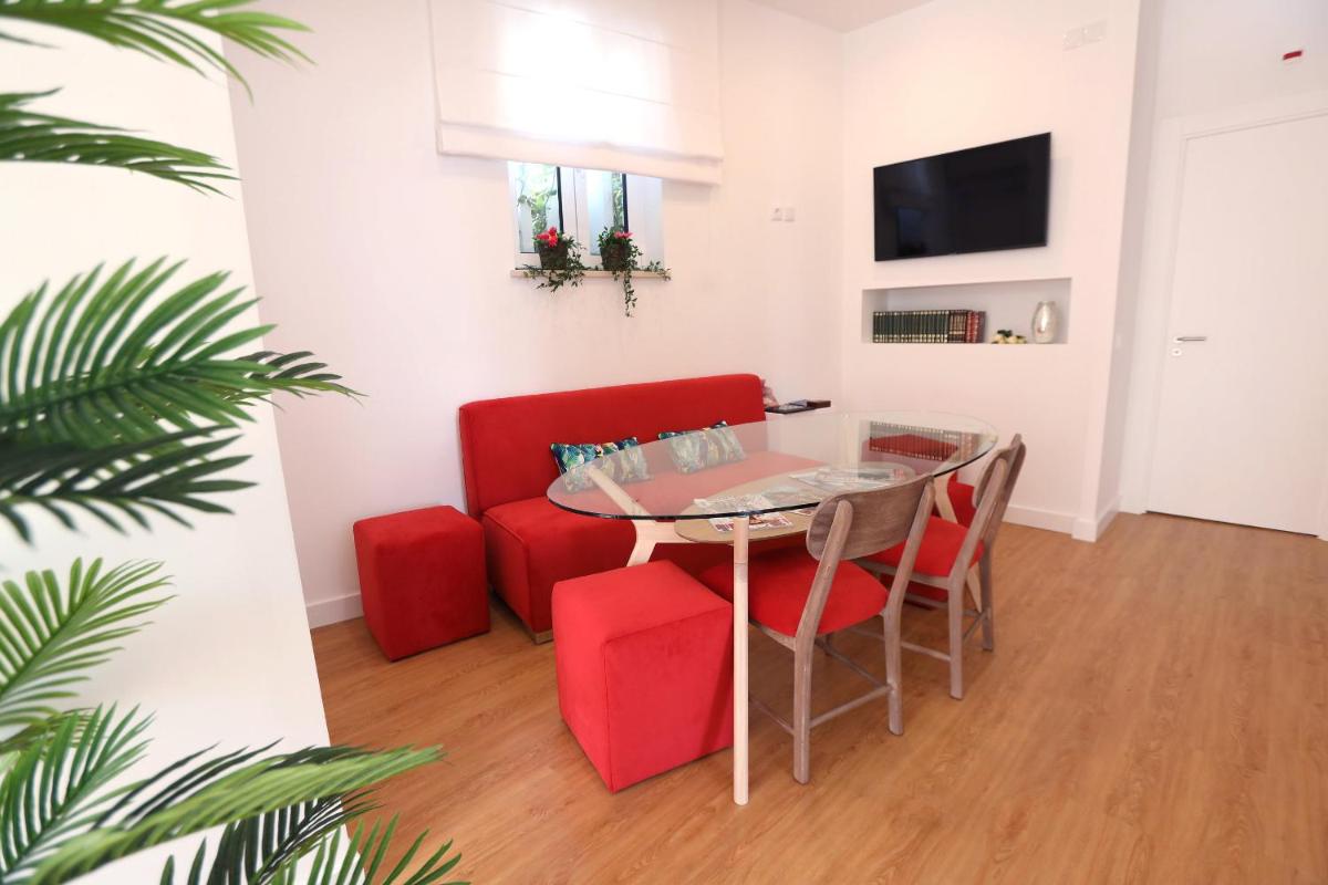 Glass Boutique - Rooms & Suites - Housity