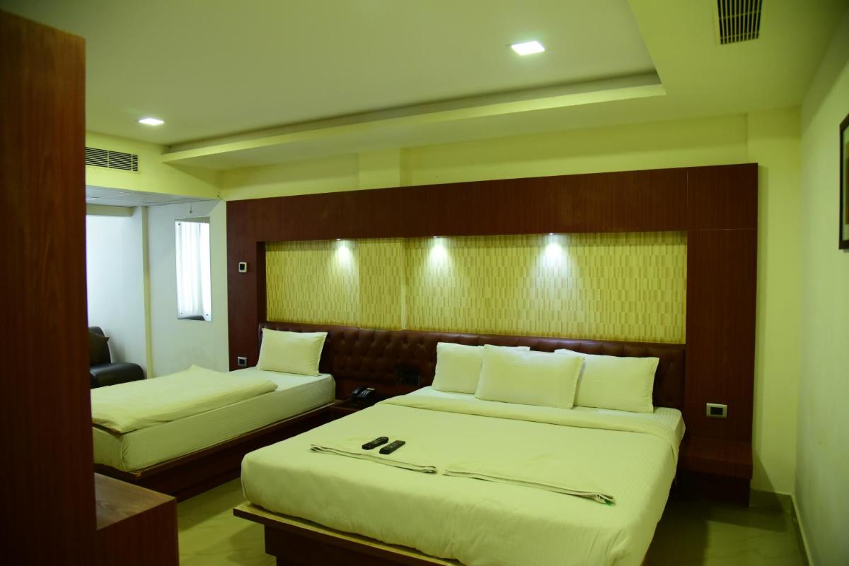 Hotel Adya Classic - Housity