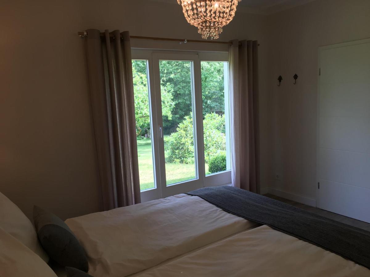 Ferienhaus am See - Housity