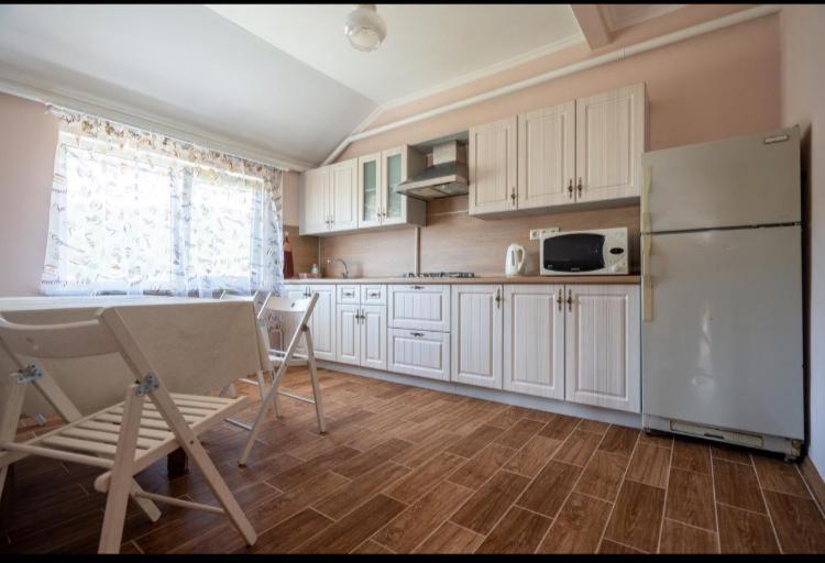 Dom u moria tuapse tuapse - Housity