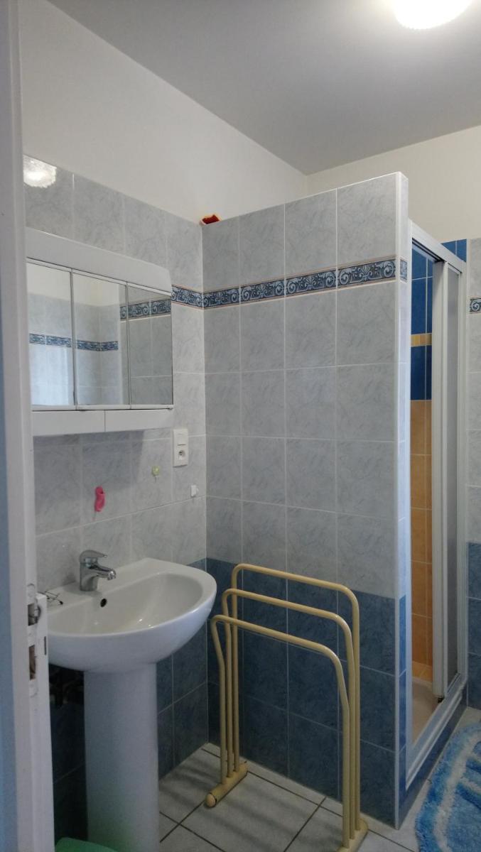 Appartement en rez de chaussee de maison - Housity
