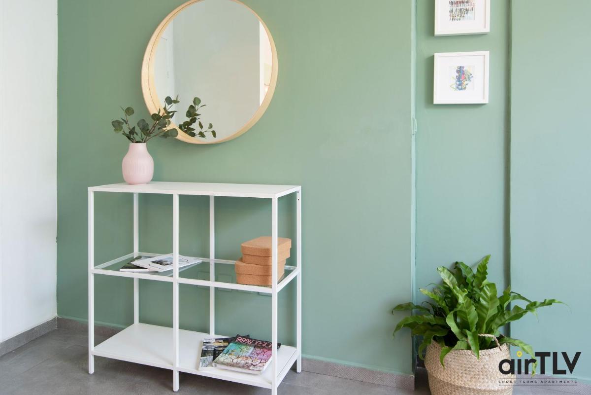 Suitetrails - AirTLV - Central Arlozorov 3BR apartment