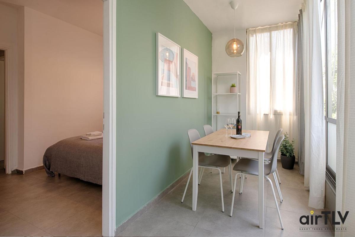 Suitetrails - AirTLV - Central Arlozorov 3BR apartment