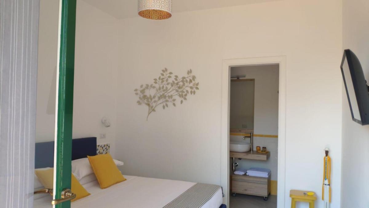 Suite Lia - Private Room with garden and tub close to Villa Eva e Cimbrone, Ravello - Housity