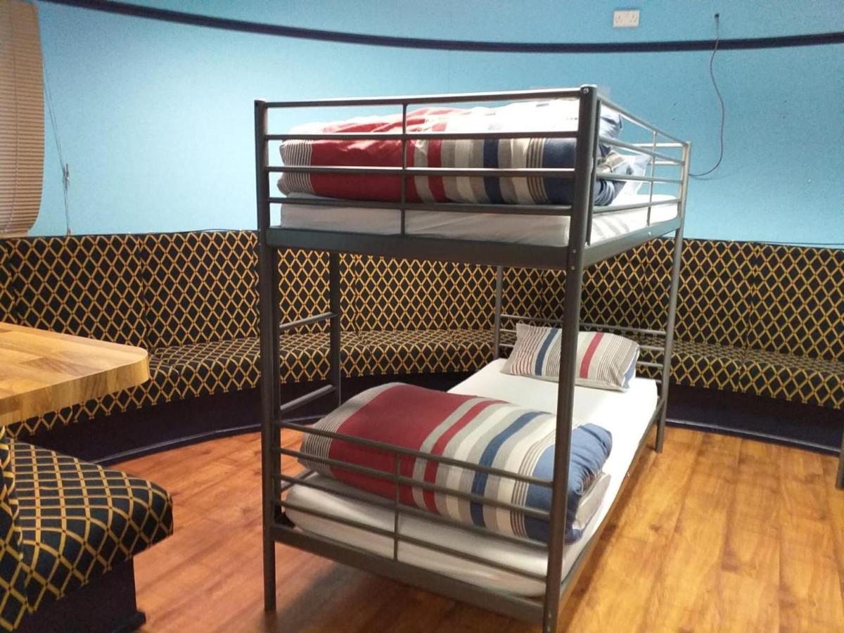 The Queens Hostel - Housity